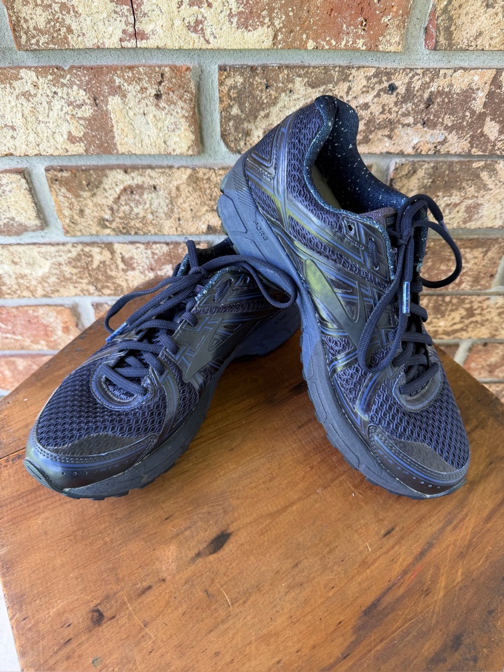 Brooks Adrenaline GTS 17 Women’s Size 10 B Excellent Condition!